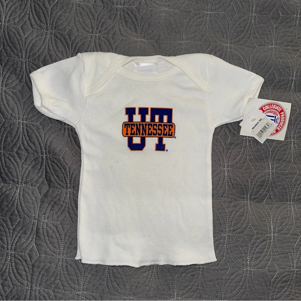 NWT Vintage Tennessee Volunteers 3-Piece Newborn Tshirt and Accessories Set